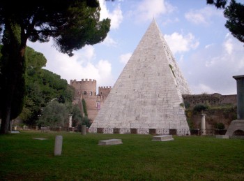 Roma-Piramide